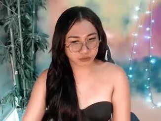 Pia_worthsback