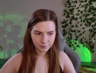 Aliceinredsquare_