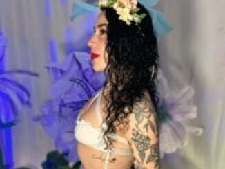 Mia_velvet1
