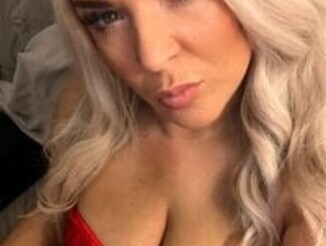 Bustyblondebabe32