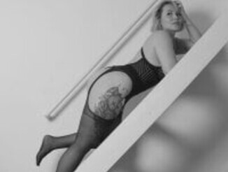 Charming_Daphny