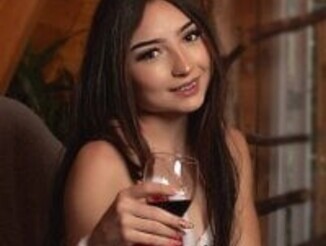 Mia_Luxor