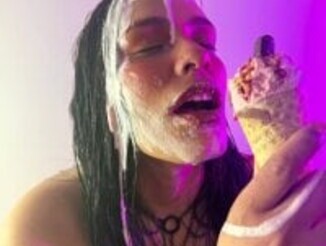 Upskirt_Squirt96