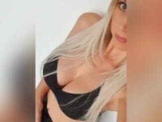 Hornyblond_Bella