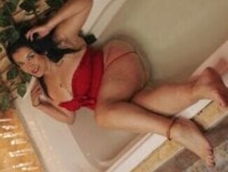 Selena_yourmilf