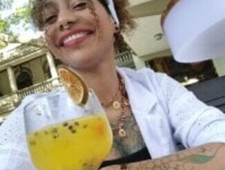 Daiana_curly