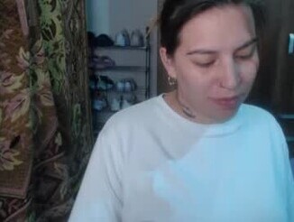 Cloepregnant25