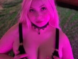 Shy_blondiee