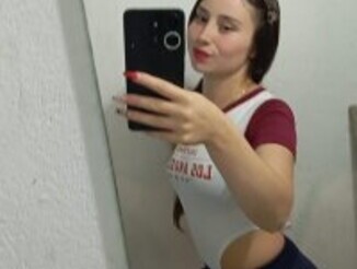 Ariana18_b
