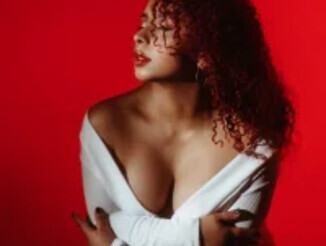 Lara_curly