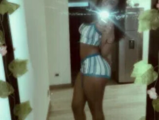 Daphnne_Curly