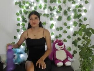 Shy_brunnette