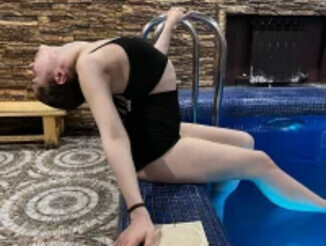 Nude_yoga