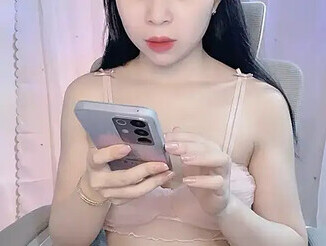 -Naomii_