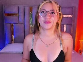 Amber_petite_