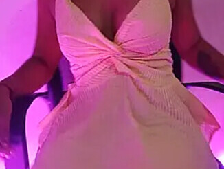 Stripper-Isha_Khan