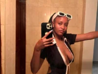 Naughty_riri23