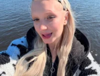 Elfi_InPublic