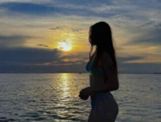Holly_Mooon_