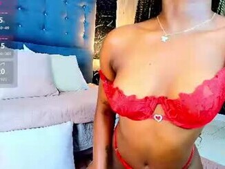 Ebony_petitee